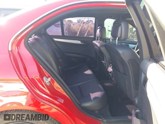 ✅ 2008 Mercedes-Benz C 300 Sport • VIN: WDDGF81X18F151113 • Лот: 43527048. Опубликован ранее на IAAI с пробегом 228 222 миль. Бесплатный доступ к архиву аукционных продаж из США и подробный отчёт об истории автомобиля на DreamBid. Изображение 8.