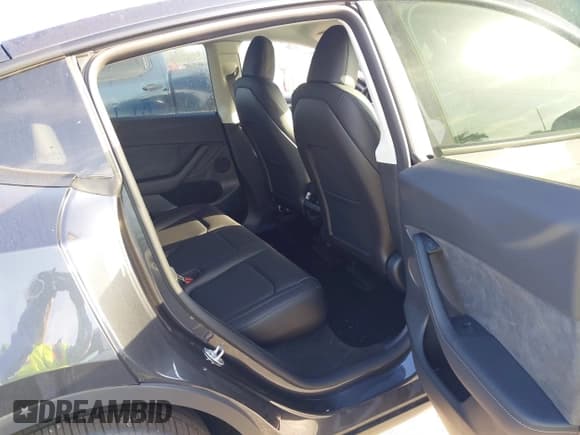 ✅ 2024 Tesla Model Y • VIN: 7SAYGDED4RF097142 • Lot: 41484729. Wystawiony na IAAI z przebiegiem 20 mil. Bezpłatny archiwum sprzedaży aukcyjnych z USA i szczegółowy raport historii pojazdu na DreamBid. Zdjęcie 8.