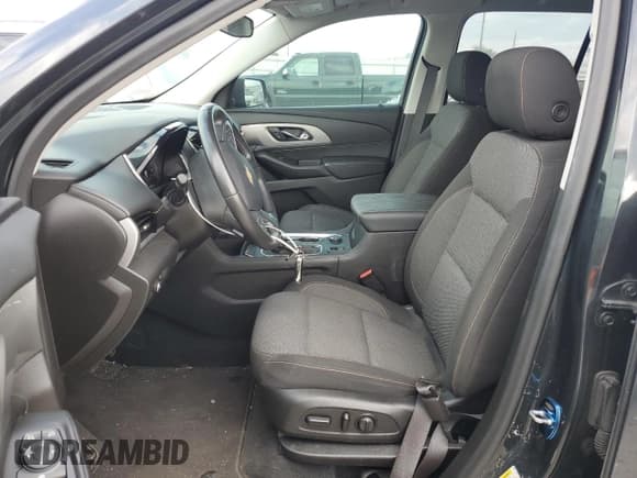 ✅ 2021 Chevrolet Traverse LT Cloth • VIN: 1GNERGKW1MJ165522 • Lot: 74802984. Wystawiony na Copart z przebiegiem 80 523 mil. Bezpłatny archiwum sprzedaży aukcyjnych z USA i szczegółowy raport historii pojazdu na DreamBid. Zdjęcie 7.