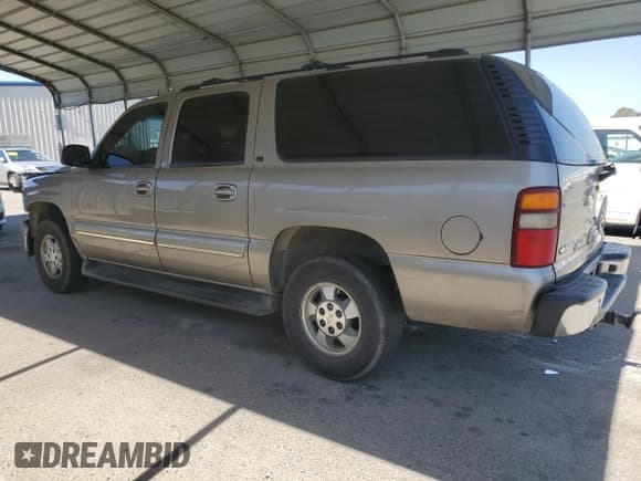 ✅ 2003 Chevrolet Suburban LS • VIN: 1GNEC16T33J262864 • Лот: 61648255. Опубликован ранее на Copart с пробегом 298 652 миль. Бесплатный доступ к архиву аукционных продаж из США и подробный отчёт об истории автомобиля на DreamBid. Изображение 2.
