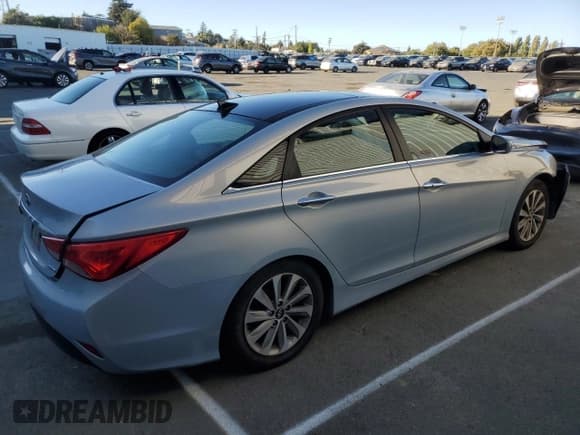 ✅ 2014 Hyundai Sonata SE • VIN: 5NPEC4AC8EH907201 • Lot: 70657604. Listed on Copart with 163,463 mi. Free auction sales archive from the USA and detailed vehicle history report at DreamBid. Image 3.