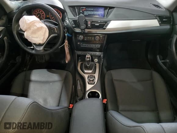 ✅ 2014 BMW X1 xDrive28i • VIN: WBAVL1C54EVY18428 • Lot: 71636845. Wystawiony na Copart z przebiegiem 118 222 mil. Bezpłatny archiwum sprzedaży aukcyjnych z USA i szczegółowy raport historii pojazdu na DreamBid. Zdjęcie 8.