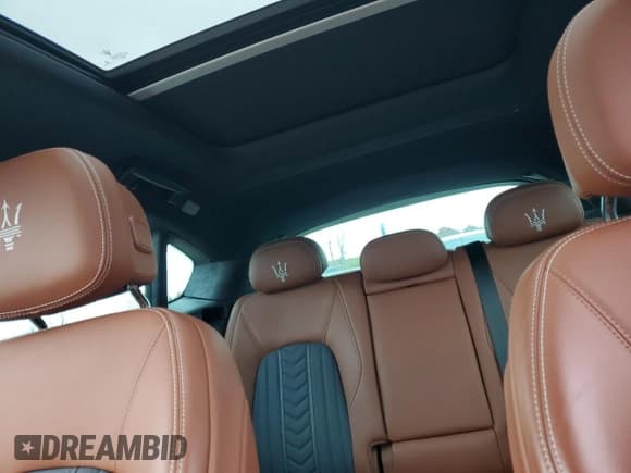 ✅ 2019 Maserati Levante GranLusso • VIN: ZN661XUL2KX313676 • Lot: 90350285. Wystawiony na Copart z przebiegiem 37 905 mil. Bezpłatny archiwum sprzedaży aukcyjnych z USA i szczegółowy raport historii pojazdu na DreamBid. Zdjęcie 10.