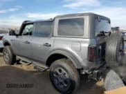 ✅ 2024 Ford Bronco Big Bend • VIN: 1FMDE7BH9RLA85832 • Лот: 86171994. Опубликован ранее на Copart с пробегом 1 196 миль. Бесплатный доступ к архиву аукционных продаж из США и подробный отчёт об истории автомобиля на DreamBid. Изображение 2.