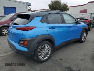 ✅ 2019 Hyundai Kona SEL • VIN: KM8K22AA4KU330866 • Лот: 66714064. Опубликован ранее на Copart с пробегом 61 376 миль. Бесплатный доступ к архиву аукционных продаж из США и подробный отчёт об истории автомобиля на DreamBid. Изображение 3.