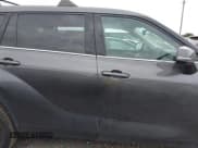 ✅ 2022 Toyota Highlander L • VIN: 5TDCZRAH5NS117041 • Lot: 42829998. Wystawiony na IAAI z przebiegiem 53 347 mil. Bezpłatny archiwum sprzedaży aukcyjnych z USA i szczegółowy raport historii pojazdu na DreamBid. Zdjęcie 12.