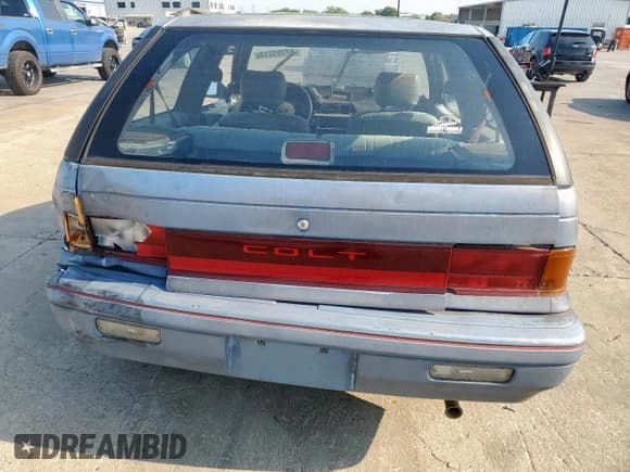 ✅ 1991 Plymouth Colt • VIN: JP3CU24A5MU016998 • Lot: 67751215. Wystawiony na Copart z przebiegiem 83 370 mil. Bezpłatny archiwum sprzedaży aukcyjnych z USA i szczegółowy raport historii pojazdu na DreamBid. Zdjęcie 6.
