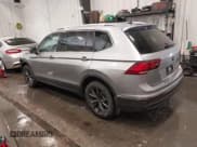 ✅ 2022 Volkswagen Tiguan SE • VIN: 3VV2B7AXXNM059957 • Lot: 42092196. Wystawiony na IAAI z przebiegiem 37 294 mil. Bezpłatny archiwum sprzedaży aukcyjnych z USA i szczegółowy raport historii pojazdu na DreamBid. Zdjęcie 3.