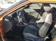 ✅ 2016 Hyundai Veloster Turbo • VIN: KMHTC6AEXGU298587 • Lot: 89222175. Wystawiony na Copart z przebiegiem Nie podano. Bezpłatny archiwum sprzedaży aukcyjnych z USA i szczegółowy raport historii pojazdu na DreamBid. Zdjęcie 7.