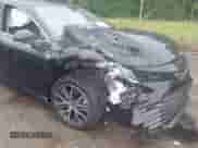 2022 Toyota Camry XLE z VIN 4T1F11AK8NU076638, wystawiony jako IAAI lot #42243093 z przebiegiem 67 100 mil mil oraz . Historia ofert i sprzedaży dostępna na DreamBid. Obrazek 6.