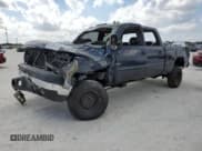 ✅ 2006 Chevrolet Silverado 2500HD LT1 • VIN: 1GCHC23D16F185881 • Lot: 44713115. Wystawiony na Copart z przebiegiem Nie podano. Bezpłatny archiwum sprzedaży aukcyjnych z USA i szczegółowy raport historii pojazdu na DreamBid. Zdjęcie 1.