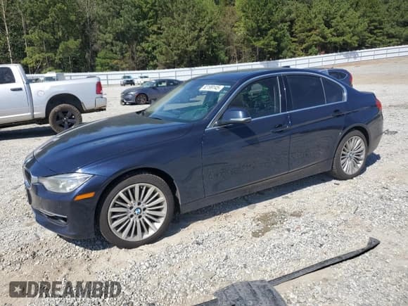 ✅ 2013 BMW 3 Series 335i • VIN: WBA3A9C52DF477194 • Lot: 82199145. Wystawiony na Copart z przebiegiem 145 317 mil. Bezpłatny archiwum sprzedaży aukcyjnych z USA i szczegółowy raport historii pojazdu na DreamBid. Zdjęcie 1.