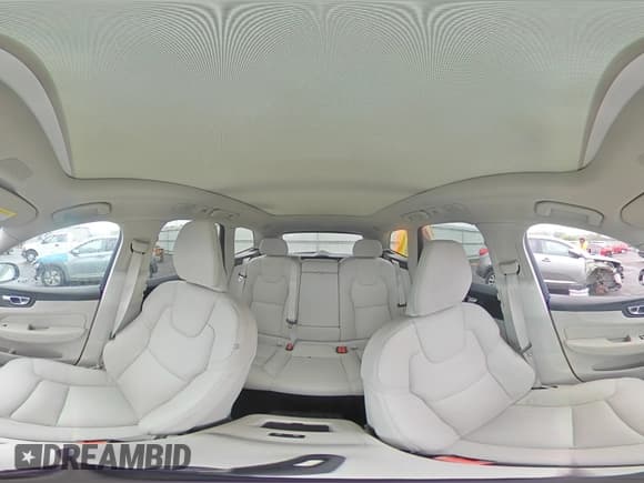 ✅ 2024 Volvo XC60 Plus Dark Theme • VIN: YV4H60DL4R1873955 • Lot: 58565375. Listed on Copart with 11,190 mi. Free auction sales archive from the USA and detailed vehicle history report at DreamBid. Image 16.