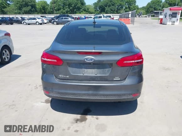 ✅ 2018 Ford Focus SE • VIN: 1FADP3FE3JL204220 • Lot: 41972960. Wystawiony na IAAI z przebiegiem 62 682 mil. Bezpłatny archiwum sprzedaży aukcyjnych z USA i szczegółowy raport historii pojazdu na DreamBid. Zdjęcie 16.