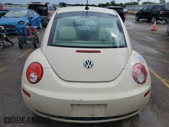 ✅ 2008 Volkswagen Beetle S • VIN: 3VWPW31C78M525117 • Lot: 81282195. Listed on Copart with 267,732 mi. Free auction sales archive from the USA and detailed vehicle history report at DreamBid. Image 6.