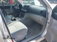 ✅ 2010 Toyota Highlander • VIN: 5TDBK3EH1AS015964 • Lot: 42778758. Wystawiony na IAAI z przebiegiem 170 901 mil. Bezpłatny archiwum sprzedaży aukcyjnych z USA i szczegółowy raport historii pojazdu na DreamBid. Zdjęcie 5.