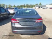 ✅ 2018 Ford Fusion SE • VIN: 3FA6P0LU6JR124351 • Lot: 43196507. Wystawiony na IAAI z przebiegiem 79 873 mil. Bezpłatny archiwum sprzedaży aukcyjnych z USA i szczegółowy raport historii pojazdu na DreamBid. Zdjęcie 17.