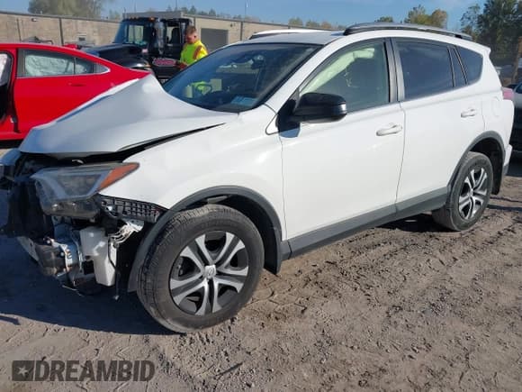 ✅ 2018 Toyota RAV4 LE • VIN: JTMBFREV0JJ217253 • Лот: 43377591. Опубликован ранее на IAAI с пробегом 150 965 миль. Бесплатный доступ к архиву аукционных продаж из США и подробный отчёт об истории автомобиля на DreamBid. Изображение 2.
