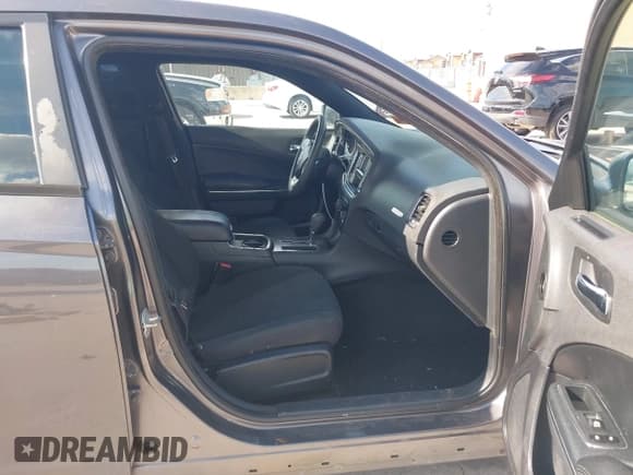 ✅ 2013 Dodge Charger SE • VIN: 2C3CDXBG6DH665172 • Lot: 43393049. Wystawiony na IAAI z przebiegiem 162 397 mil. Bezpłatny archiwum sprzedaży aukcyjnych z USA i szczegółowy raport historii pojazdu na DreamBid. Zdjęcie 5.