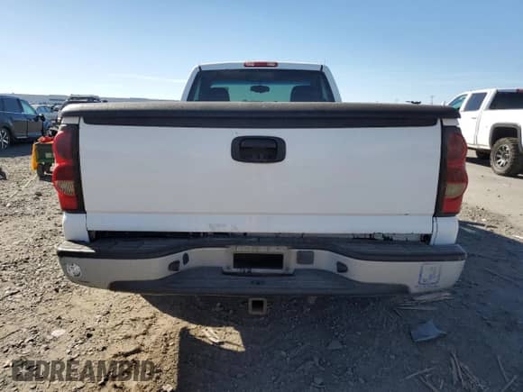 2004 Chevrolet Silverado 1500 LS z VIN 1GCEC14V54Z353344, wystawiony jako Copart lot #72597554 z przebiegiem Nie podano mil oraz Czysty tytuł • Clean title. Historia ofert i sprzedaży dostępna na DreamBid. Obrazek 6.