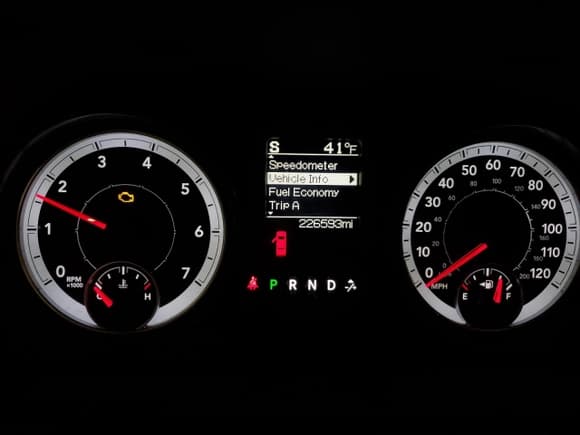 ✅ 2014 Ram 2500 Tradesman • VIN: 3C6UR5HJ1EG147696 • Lot: 90037445. Listed on Copart with 226,593 mi. Free auction sales archive from the USA and detailed vehicle history report at DreamBid. Image 9.