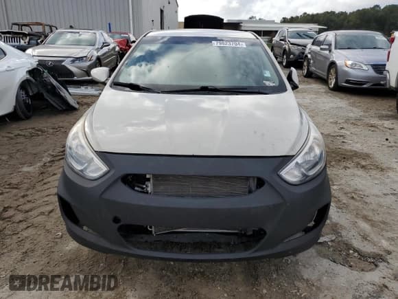 ✅ 2017 Hyundai Accent SE • VIN: KMHCT4AE0HU256418 • Лот: 79823704. Опубликован ранее на Copart с пробегом 152 556 миль. Бесплатный доступ к архиву аукционных продаж из США и подробный отчёт об истории автомобиля на DreamBid. Изображение 5.