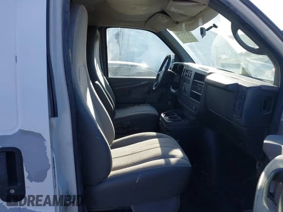 ✅ 2011 Chevrolet Express Cargo • VIN: 1GCSGAFX1B1175739 • Lot: 43458555. Wystawiony na IAAI z przebiegiem 95 298 mil. Bezpłatny archiwum sprzedaży aukcyjnych z USA i szczegółowy raport historii pojazdu na DreamBid. Zdjęcie 5.