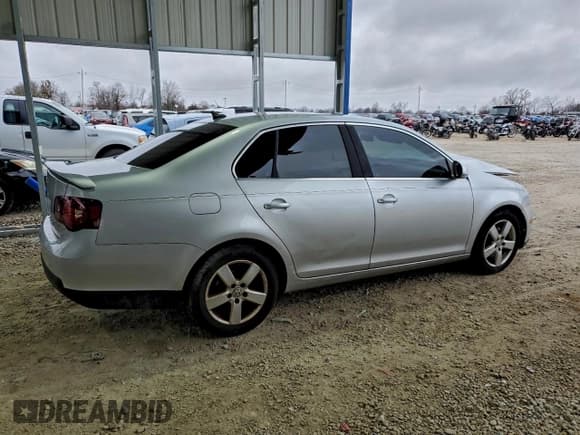 ✅ 2008 Volkswagen Jetta SE • VIN: 3VWRM71K28M003847 • Lot: 94114075. Listed on Copart with 151,441 mi. Free auction sales archive from the USA and detailed vehicle history report at DreamBid. Image 3.