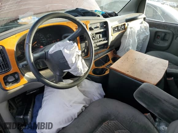 ✅ 2000 GMC Savana Cargo RV Conversion • VIN: 1GDFG15R0Y1133247 • Lot: 73437124. Wystawiony na Copart z przebiegiem 179 327 mil. Bezpłatny archiwum sprzedaży aukcyjnych z USA i szczegółowy raport historii pojazdu na DreamBid. Zdjęcie 8.