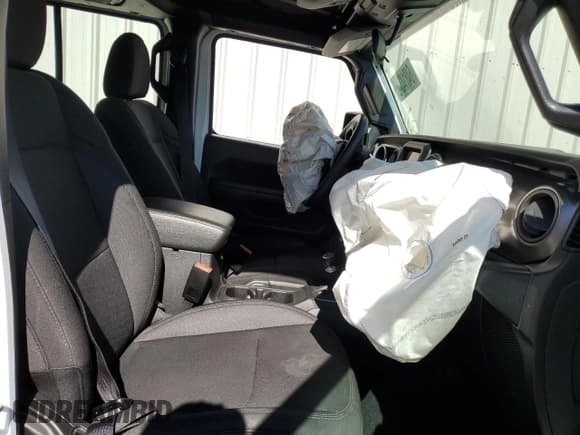 ✅ 2022 Jeep Wrangler Unlimited High Tide • VIN: 1C4HJXDG8NW224766 • Lot: 64814342. Listed on Copart with 5,598 mi. Free auction sales archive from the USA and detailed vehicle history report at DreamBid. Image 5.