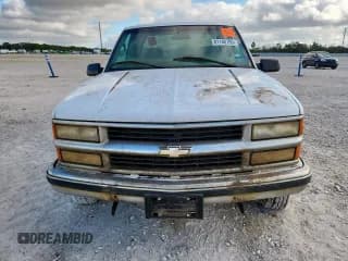 ✅ 1998 Chevrolet Silverado 2500 • VIN: 1GCGK29R9WE167927 • Lot: 81148795. Wystawiony na Copart z przebiegiem 193 988 mil. Bezpłatny archiwum sprzedaży aukcyjnych z USA i szczegółowy raport historii pojazdu na DreamBid. Zdjęcie 5.