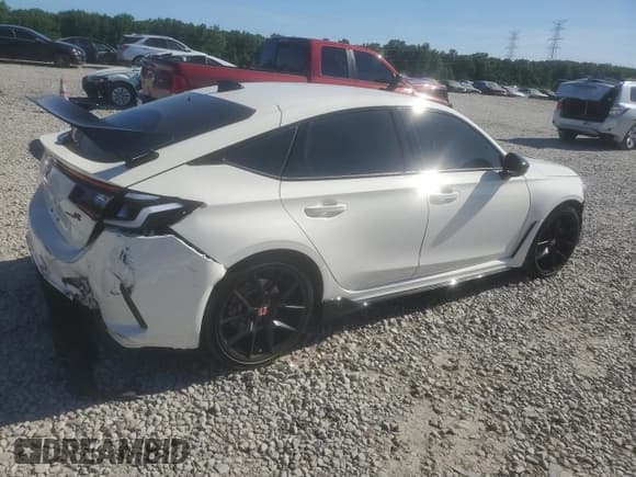 ✅ 2023 Honda Civic Type R • VIN: JHMFL5G42PX003702 • Lot: 61310054. Wystawiony na Copart z przebiegiem 3 158 mil. Bezpłatny archiwum sprzedaży aukcyjnych z USA i szczegółowy raport historii pojazdu na DreamBid. Zdjęcie 3.