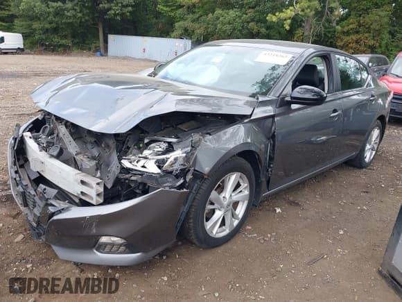 ✅ 2019 Nissan Altima SR • VIN: 1N4BL4CW2KC139528 • Lot: 43218262. Listed on IAAI with 80,478 mi. Free auction sales archive from the USA and detailed vehicle history report at DreamBid. Image 2.