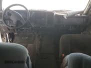 ✅ 2006 Chevrolet Silverado 2500HD LT2 • VIN: 1GCHK23U06F156181 • Lot: 61015095. Wystawiony na Copart z przebiegiem Nie podano. Bezpłatny archiwum sprzedaży aukcyjnych z USA i szczegółowy raport historii pojazdu na DreamBid. Zdjęcie 8.