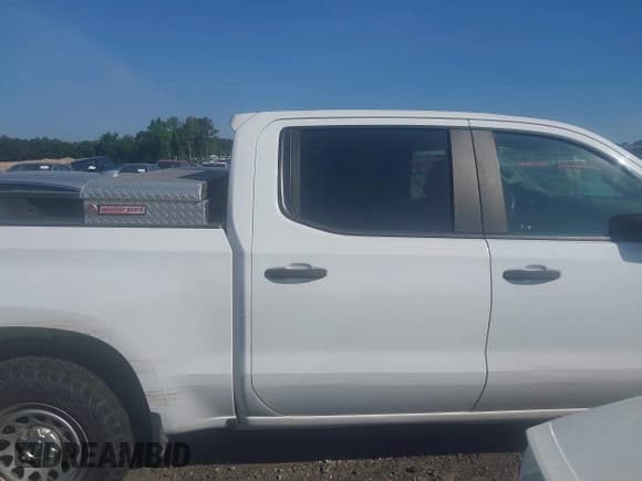 ✅ 2019 Chevrolet Silverado 1500 Work Truck • VIN: 1GCPWAEH4KZ335813 • Lot: 42283508. Wystawiony na IAAI z przebiegiem 94 516 mil. Bezpłatny archiwum sprzedaży aukcyjnych z USA i szczegółowy raport historii pojazdu na DreamBid. Zdjęcie 13.
