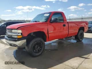 2002 Chevrolet Silverado 1500 LS z VIN 1GCEK14V52Z252823, wystawiony jako Copart lot #52438145 z przebiegiem 219 028 mil mil oraz Szkoda całkowita • Salvage title. Historia ofert i sprzedaży dostępna na DreamBid. Obrazek 1.