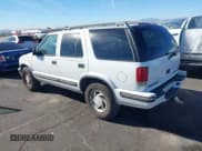 ✅ 1998 Chevrolet Blazer LS • VIN: 1GNDT13W3W2134200 • Lot: 43657607. Wystawiony na IAAI z przebiegiem Nie podano. Bezpłatny archiwum sprzedaży aukcyjnych z USA i szczegółowy raport historii pojazdu na DreamBid. Zdjęcie 3.