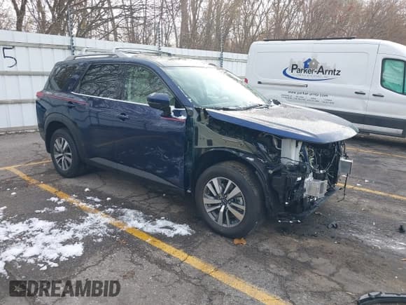 ✅ 2025 Nissan Pathfinder SL • VIN: 5N1DR3CC6SC235868 • Lot: 43664107. Wystawiony na IAAI z przebiegiem 2 749 mil. Bezpłatny archiwum sprzedaży aukcyjnych z USA i szczegółowy raport historii pojazdu na DreamBid. Zdjęcie 1.