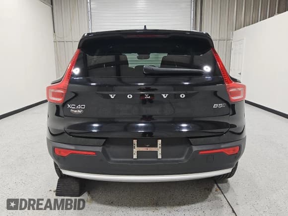 ✅ 2023 Volvo XC40 Plus Bright Theme • VIN: YV4L12UE6P2958860 • Lot: 84484185. Listed on Copart with 39,905 mi. Free auction sales archive from the USA and detailed vehicle history report at DreamBid. Image 6.