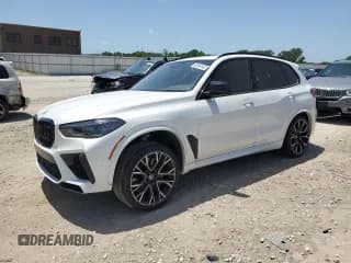 ✅ 2022 BMW X5 M • VIN: 5YMJU0C01N9M56863 • Lot: 61859145. Wystawiony na Copart z przebiegiem 28 904 mil. Bezpłatny archiwum sprzedaży aukcyjnych z USA i szczegółowy raport historii pojazdu na DreamBid. Zdjęcie 1.