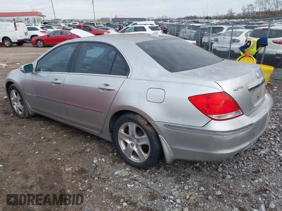 ✅ 2006 Acura RL • VIN: JH4KB16526C008117 • Lot: 43921935. Listed on IAAI with 157,473 mi. Free auction sales archive from the USA and detailed vehicle history report at DreamBid. Image 3.