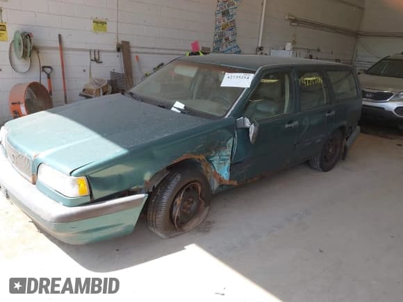 ✅ 1995 Volvo 850 • VIN: YV1LW5510S2136981 • Лот: 42735214. Опубликован ранее на IAAI с пробегом 311 593 миль. Бесплатный доступ к архиву аукционных продаж из США и подробный отчёт об истории автомобиля на DreamBid. Изображение 2.