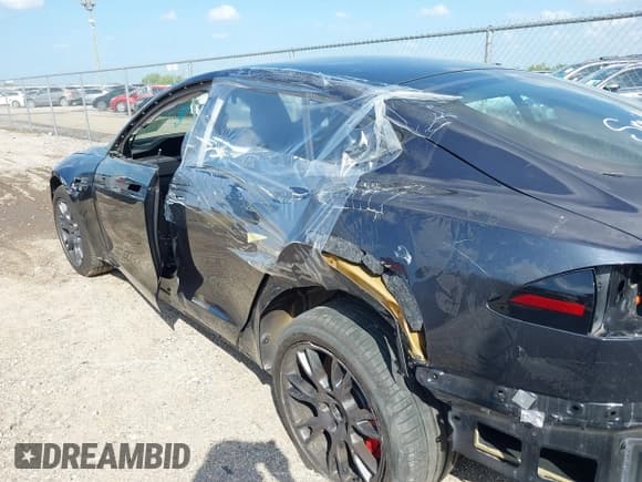 ✅ 2024 Tesla Model S Plaid • VIN: 5YJSA1E64RF535646 • Lot: 42406021. Wystawiony na IAAI z przebiegiem 9 124 mil. Bezpłatny archiwum sprzedaży aukcyjnych z USA i szczegółowy raport historii pojazdu na DreamBid. Zdjęcie 23.