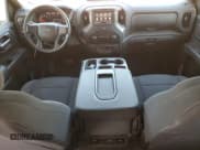 ✅ 2021 Chevrolet Silverado 1500 Custom Trail Boss • VIN: 1GCPYCEF8MZ270441 • Lot: 74946974. Wystawiony na Copart z przebiegiem 67 940 mil. Bezpłatny archiwum sprzedaży aukcyjnych z USA i szczegółowy raport historii pojazdu na DreamBid. Zdjęcie 8.