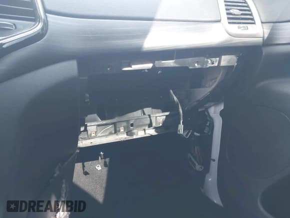 ✅ 2019 Jeep Grand Cherokee Altitude • VIN: 1C4RJEAG6KC852173 • Lot: 43622638. Listed on IAAI with 76,791 mi. Free auction sales archive from the USA and detailed vehicle history report at DreamBid. Image 6.