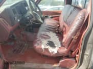 ✅ 1990 Chevrolet Silverado 1500 • VIN: 1GCDK14K8LZ131335 • Лот: 81576185. Опубликован ранее на Copart с пробегом 272 110 миль. Бесплатный доступ к архиву аукционных продаж из США и подробный отчёт об истории автомобиля на DreamBid. Изображение 7.