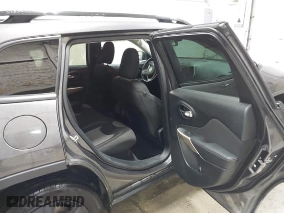 ✅ 2018 Jeep Cherokee Latitude • VIN: 1C4PJMCB7JD502479 • Лот: 43530303. Опубликован ранее на IAAI с пробегом 77 086 миль. Бесплатный доступ к архиву аукционных продаж из США и подробный отчёт об истории автомобиля на DreamBid. Изображение 8.