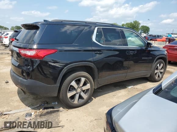 ✅ 2019 Chevrolet Traverse LT • VIN: 1GNERHKWXKJ205518 • Lot: 62858634. Wystawiony na Copart z przebiegiem 101 856 mil. Bezpłatny archiwum sprzedaży aukcyjnych z USA i szczegółowy raport historii pojazdu na DreamBid. Zdjęcie 3.