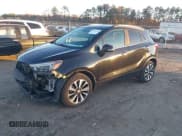 ✅ 2017 Buick Encore Essence • VIN: KL4CJCSB2HB145643 • Lot: 43663132. Wystawiony na IAAI z przebiegiem 163 651 mil. Bezpłatny archiwum sprzedaży aukcyjnych z USA i szczegółowy raport historii pojazdu na DreamBid. Zdjęcie 2.