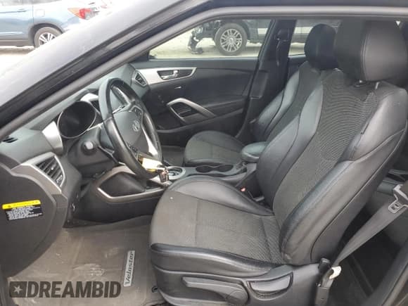 ✅ 2016 Hyundai Veloster • VIN: KMHTC6AD8GU279138 • Lot: 79443214. Wystawiony na Copart z przebiegiem 130 031 mil. Bezpłatny archiwum sprzedaży aukcyjnych z USA i szczegółowy raport historii pojazdu na DreamBid. Zdjęcie 7.